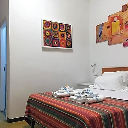Yooroom Nocleg ze śniadaniem 4*