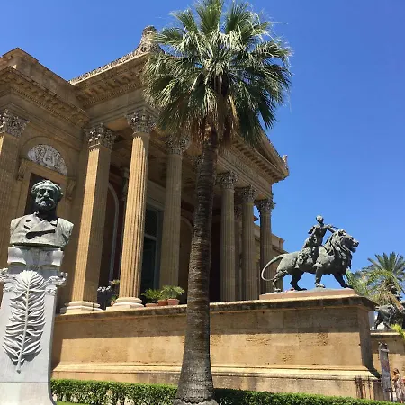 Yooroom לינה וארוחת בוקר 4*