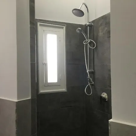 לינה וארוחת בוקר Yooroom