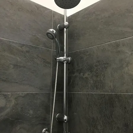 לינה וארוחת בוקר Yooroom