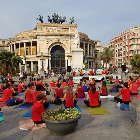 לינה וארוחת בוקר Yooroom